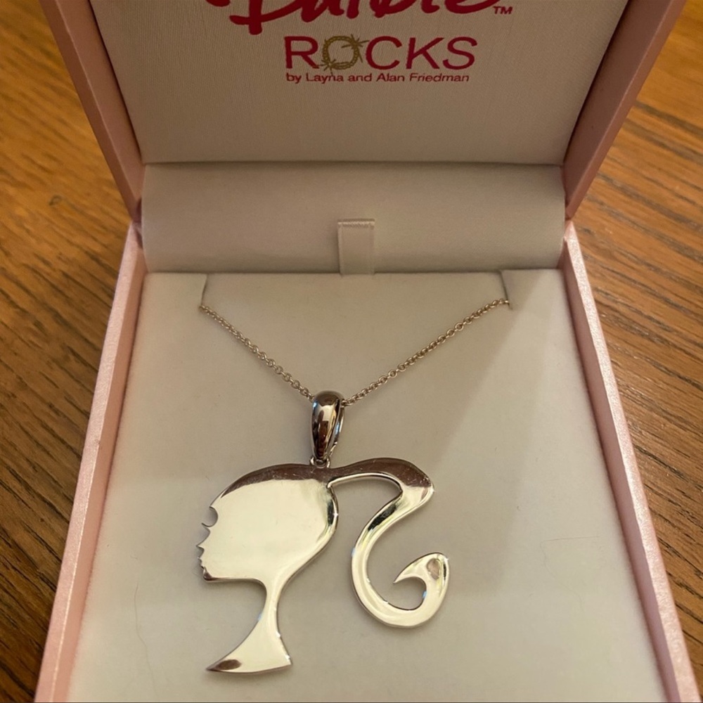 Large Barbie rocks necklace